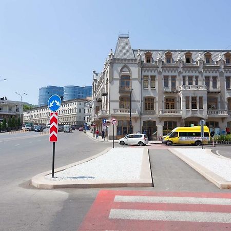 Modern Apartment In The Heart Of Old Тбілісі Екстер'єр фото