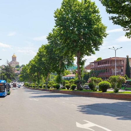 Modern Apartment In The Heart Of Old Тбілісі Екстер'єр фото